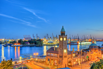 Hafen Landungsbrücken Hamburg