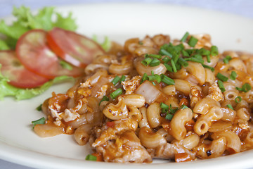 Fried macaroni with pork
