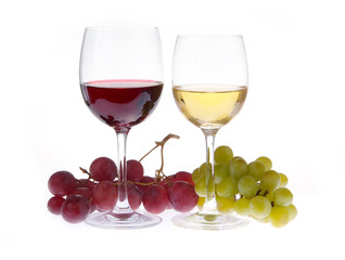 White and red wine with grapes