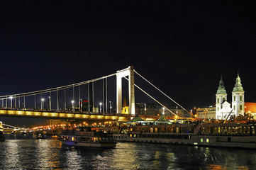 Fototapeta na wymiar Budapeszt co roku 20 Sierpnia obchody Staatsgr