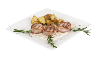 Grilled steak wrapped in bacon, with grilled vegetables, mashed