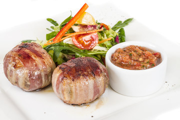 Grilled steak wrapped in bacon, with grilled vegetables, mashed