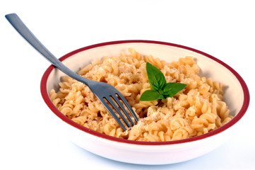 Assiette de pâtes au basilic