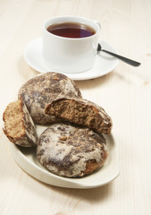 Gingerbread and tea