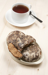 Gingerbread and tea