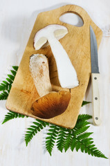 Mushrooms on the chopping board