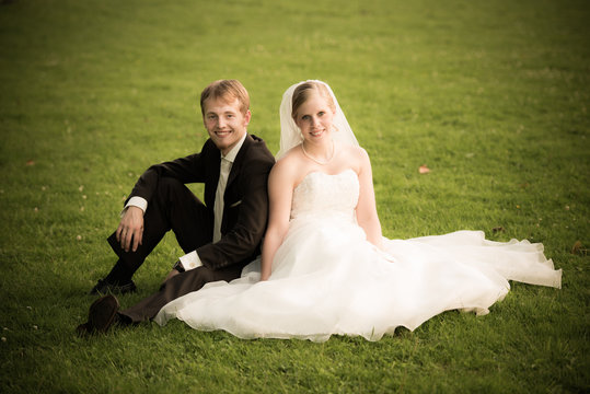 gl&uuml;ckliches hochzeitspaar