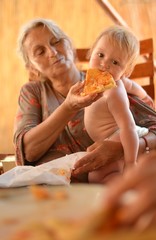 grand-mère et petite-fille