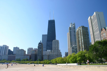 Chicago's Skyline and the Oak Street Beach © pongsakorn1