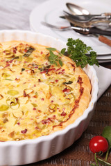 Quiche mit Lauch, Speck und Kräutern