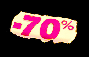 étiquette réduction 70 % rose sur fond noir