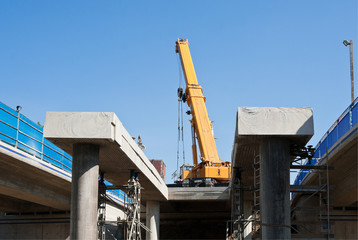 Fototapeta na wymiar Betonsägearbeiten bei der Sanierung einer Brücke