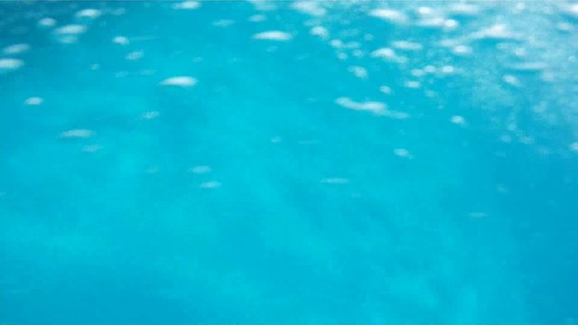 tuffo in piscina