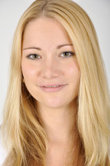 Schönes Portrait einer jungen Frau