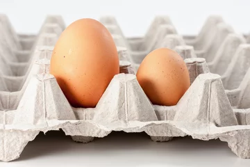 Keuken spatwand met foto Eggs in carton, big and small © Melica