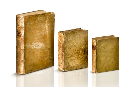 libri antichi in pergamena su bianco