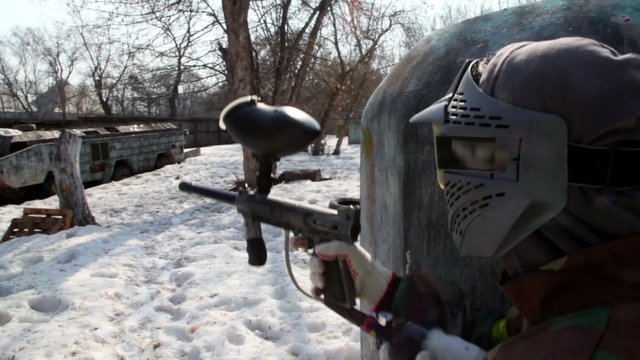 Man shoots from paintball gun to his opponents