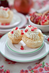 Little cakes with cream and pomegranate