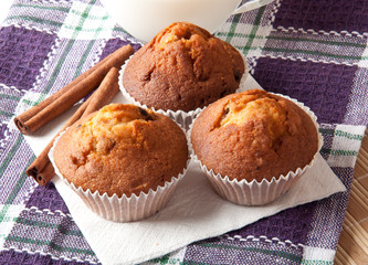 Delicious muffins with raisins and cinnamon 