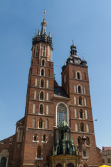 Fototapeta na wymiar Kościół Mariacki (Kościół Mariacki) - słynny cegła gotycka chur