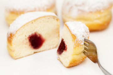 Berliner Pfannekuchen aufgeschnitten