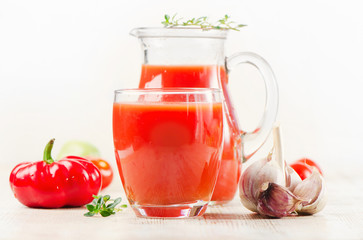 Fresh tomatoes and juice