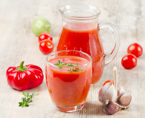 Fresh tomatoes and juice