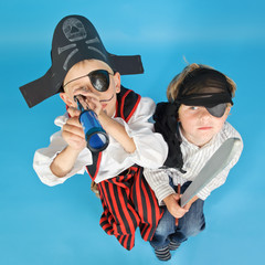 zwei kleine Piraten