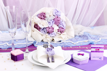 Serving fabulous wedding table in purple color
