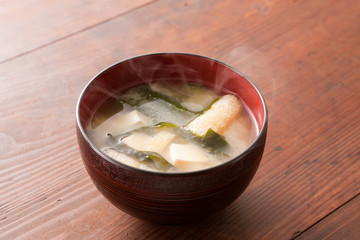 ワカメとアゲの味噌汁