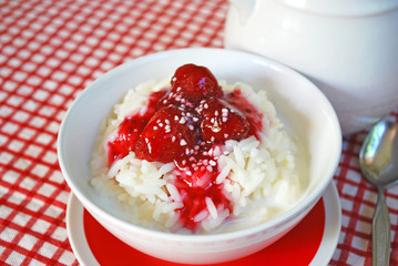 Milchreis  mit  Erdbeeren