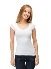 Fototapeta premium smiling teenage girl in blank white t-shirt