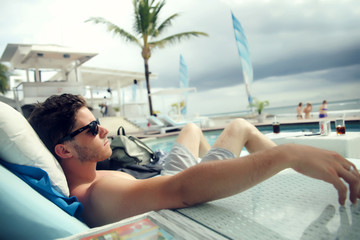 Détente sur un transat