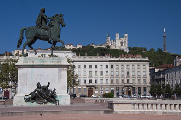 Fototapeta na wymiar konny pomnik Ludwika XIV na placu Bellecour