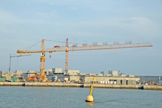 cranes and heavy vehicles from work during the construction