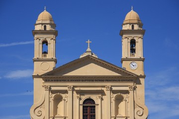 les clochers de l'église Saint Jean Baptiste