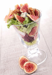 vegetable salad with fig