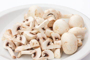 Button mushrooms whole and sliced into quarters