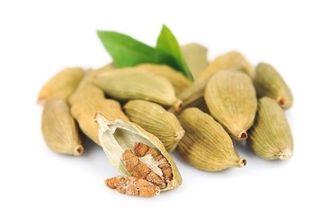 Cardamom pods with leaves