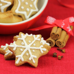 Gingerbread cookies with cinnamon sticks and cloves