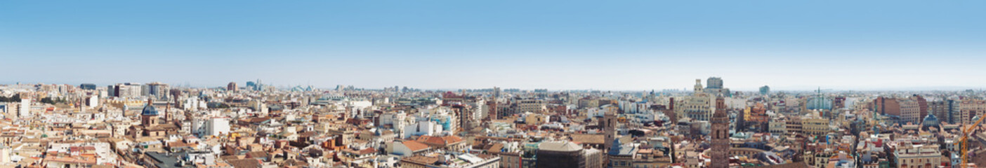 Fototapeta na wymiar Panoramiczny widok na dachy Valencia, Hiszpania.