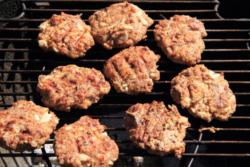 beim Frikadellen grillen