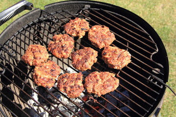 Frikadellen auf dem Grill