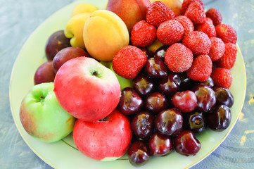 Naklejka na ściany i meble A plate of mixed fruits