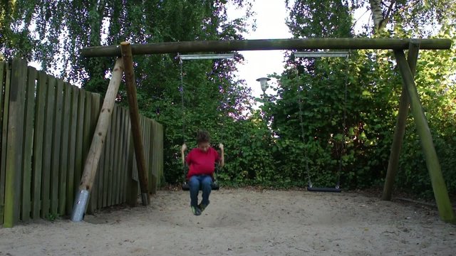 Sprung von der Schaukel