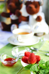 strawberries in the bowl with green fabric