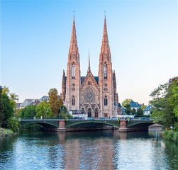 Fototapeta na wymiar Eglise Saint-Paul de Strasbourg, Francja.