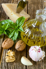 ingredienti pesto con le noci