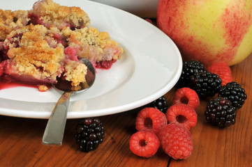 L'assiette de crumble aux fruits des bois