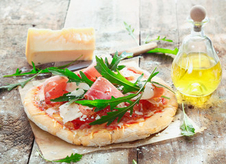 Preparing homemade ham pizza